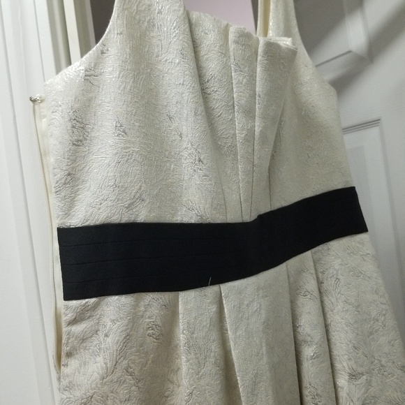 White dress - Picture 2 of 5